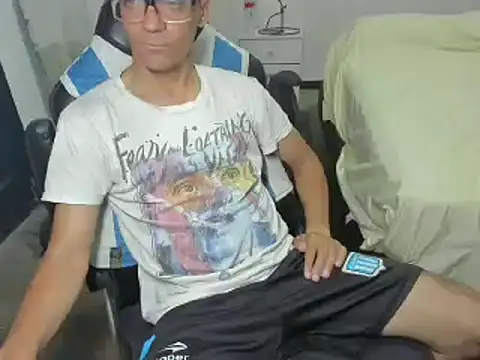 Snapshot of guachin_hunk chatting on December 15, 3:56 am guachin hunk online show from December 15, 3:56 am