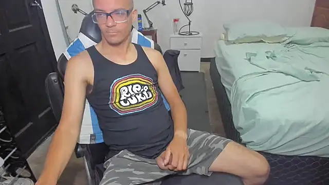 Snapshot of guachin_hunk chatting on January 7, 3:14 am guachin hunk online show from January 7, 3:14 am