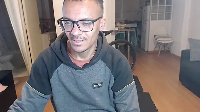 Snapshot of guachin_hunk chatting on November 23, 4:12 am guachin hunk online show from November 23, 4:12 am