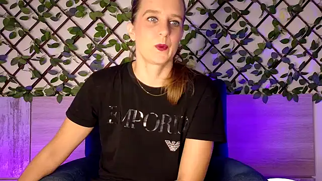 Snapshot of LadyChantale chatting on September 22, 5:53 am LadyChantale online show from September 22, 5:53 am