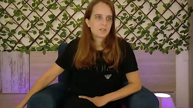 Snapshot of LadyChantale chatting on October 24, 7:05 am LadyChantale online show from October 24, 7:05 am