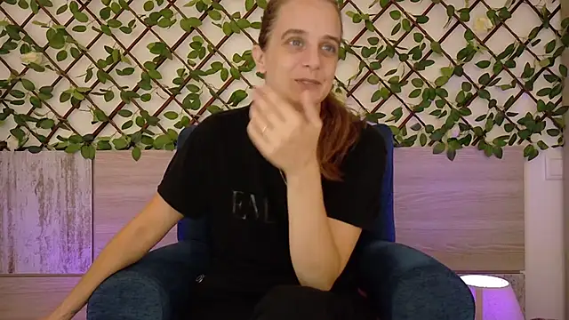 Snapshot of LadyChantale chatting on October 26, 7:47 am LadyChantale online show from October 26, 7:47 am