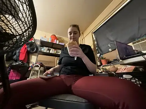 Snowbunnycake 131 online show from June 14, 6:10 pm