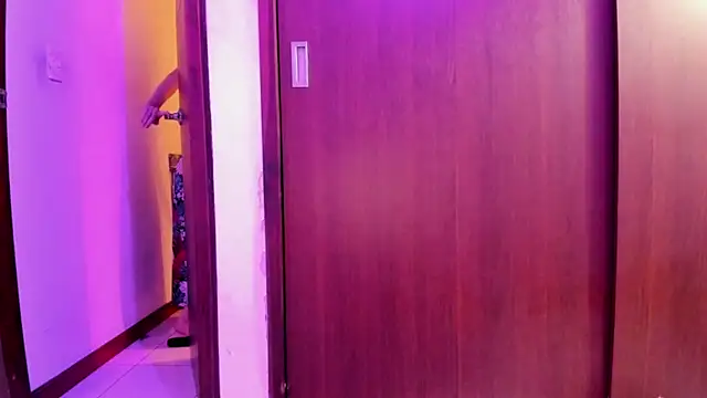 Snapshot of _Lunnaa_ chatting on December 30, 1:48 am Lunnaa online show from December 30, 1:48 am