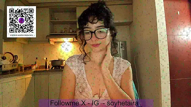 Snapshot of _Lunnaa_ chatting on January 18, 12:47 am Lunnaa online show from January 18, 12:47 am