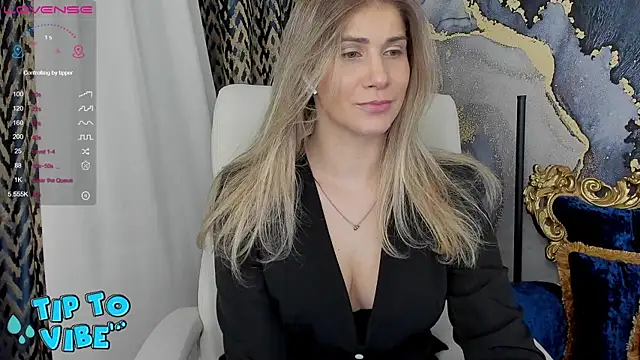 Snapshot of CassandraGood chatting on December 22, 3:55 am CassandraGood online show from December 22, 3:55 am