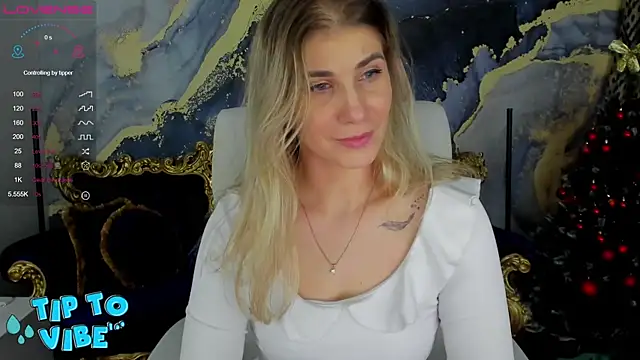 Snapshot of CassandraGood chatting on January 2, 12:35 pm CassandraGood online show from January 2, 12:35 pm