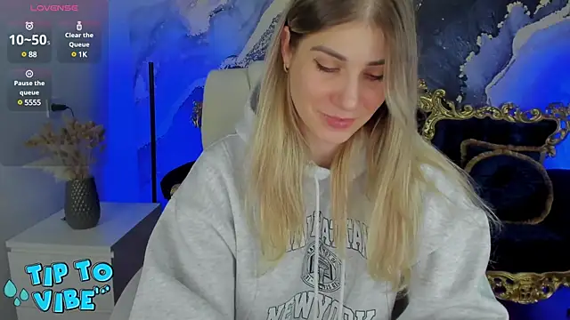 Snapshot of CassandraGood chatting on February 11, 10:48 am CassandraGood online show from February 11, 10:48 am