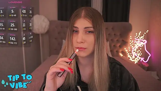 Snapshot of CassandraGood chatting on March 4, 7:51 am CassandraGood online show from March 4, 7:51 am