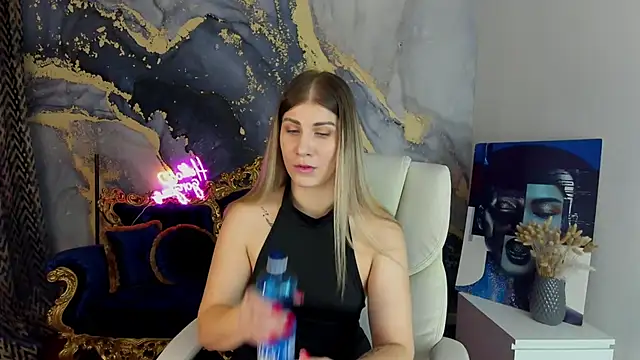 Snapshot of CassandraGood chatting on March 16, 9:49 am CassandraGood online show from March 16, 9:49 am