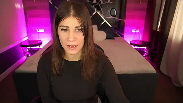 Snapshot of CassandraGood chatting on November 14, 7:29 am CassandraGood online show from November 14, 7:29 am