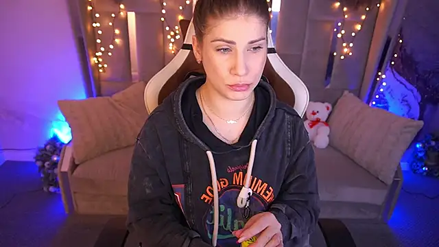 CassandraGood online show from February 9, 7:45 am