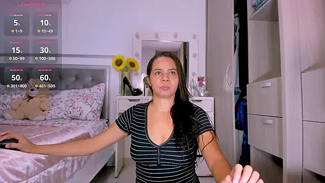 sharonDulce online show from December 18, 5:02 am