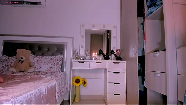 Snapshot of sharonDulce chatting on June 23, 1:03 am sharonDulce online show from June 23, 1:03 am
