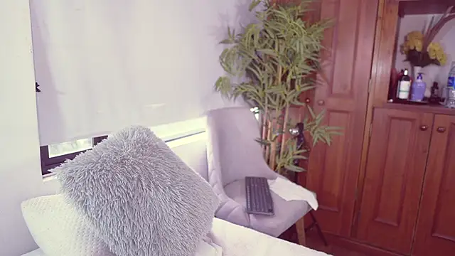 Snapshot of Lucy_fit chatting on October 23, 11:31 am Lucy fit online show from October 23, 11:31 am