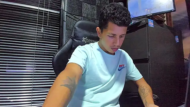 boy bigcock24cm online show from June 25, 11:20 pm