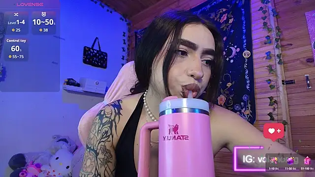Snapshot of valenor_ chatting on September 15, 3:17 am valenor online show from September 15, 3:17 am