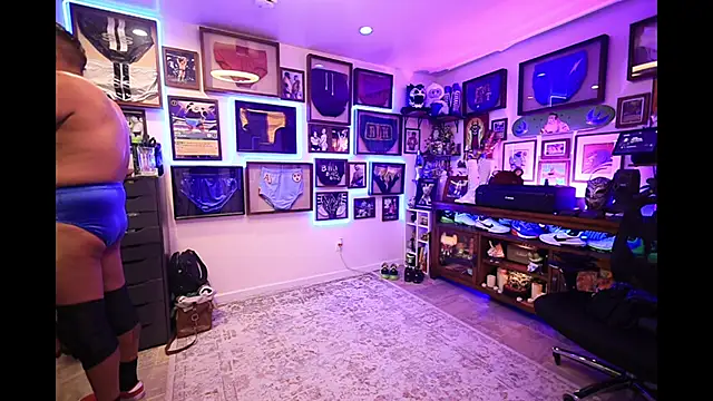 Snapshot of Briefs_bud chatting on February 11, 3:29 am Briefs bud online show from February 11, 3:29 am