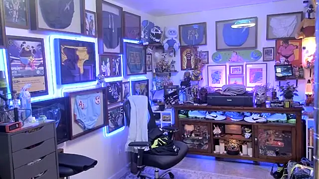 Snapshot of Briefs_bud chatting on September 13, 3:17 am Briefs bud online show from September 13, 3:17 am