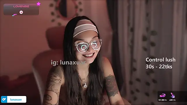 LunaXuan online show from February 8, 5:29 am