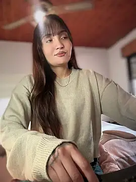 LunaXuan online show from June 21, 8:33 pm