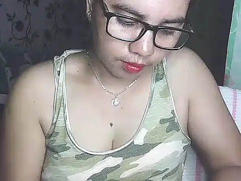 Snapshot of lovely_samxxx24 chatting on February 3, 12:25 am lovely samxxx24 online show from February 3, 12:25 am