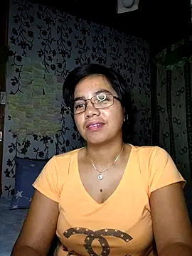 Snapshot of lovely_samxxx24 chatting on October 25, 8:14 pm lovely samxxx24 online show from October 25, 8:14 pm