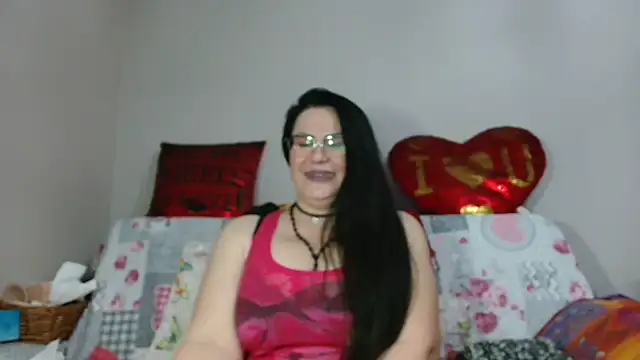 Snapshot of x__KHALEESI__x chatting on December 25, 11:20 pm x KHALEESI x online show from December 25, 11:20 pm