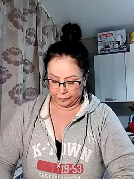 Snapshot of x__KHALEESI__x chatting on January 5, 4:59 pm x KHALEESI x online show from January 5, 4:59 pm