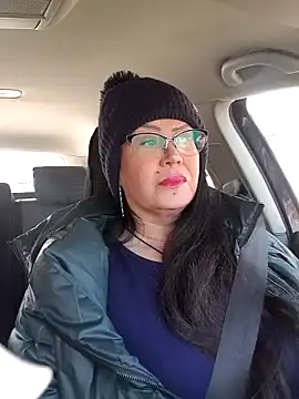 Snapshot of x__KHALEESI__x chatting on January 14, 8:52 am x KHALEESI x online show from January 14, 8:52 am