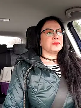 Snapshot of x__KHALEESI__x chatting on February 7, 8:01 am x KHALEESI x online show from February 7, 8:01 am