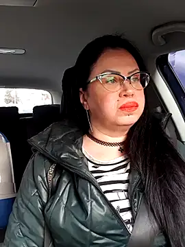 Snapshot of x__KHALEESI__x chatting on February 7, 11:12 am x KHALEESI x online show from February 7, 11:12 am