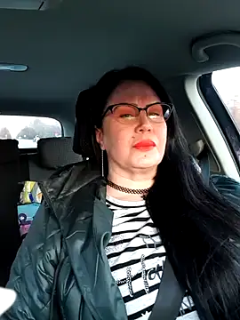 Snapshot of x__KHALEESI__x chatting on February 7, 3:19 pm x KHALEESI x online show from February 7, 3:19 pm