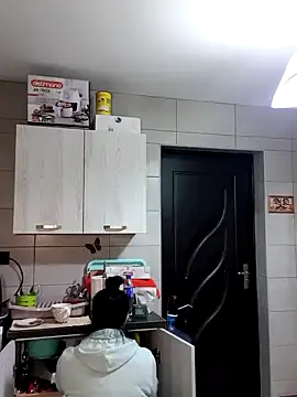 Snapshot of x__KHALEESI__x chatting on February 11, 5:40 pm x KHALEESI x online show from February 11, 5:40 pm