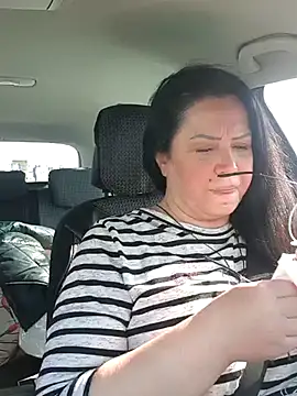 Snapshot of x__KHALEESI__x chatting on February 21, 11:01 am x KHALEESI x online show from February 21, 11:01 am