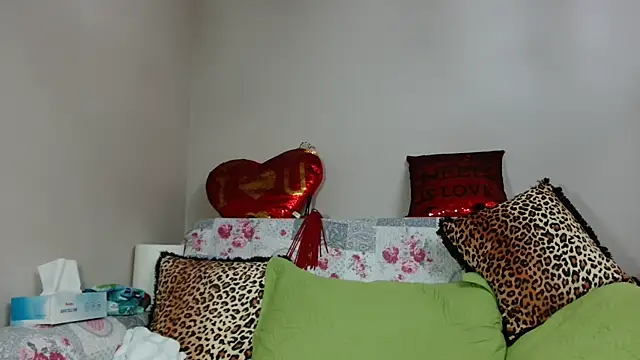 Snapshot of x__KHALEESI__x chatting on March 12, 8:20 pm x KHALEESI x online show from March 12, 8:20 pm