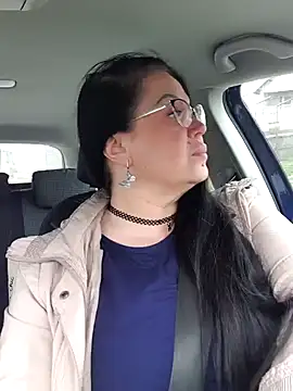 Snapshot of x__KHALEESI__x chatting on March 17, 7:57 am x KHALEESI x online show from March 17, 7:57 am