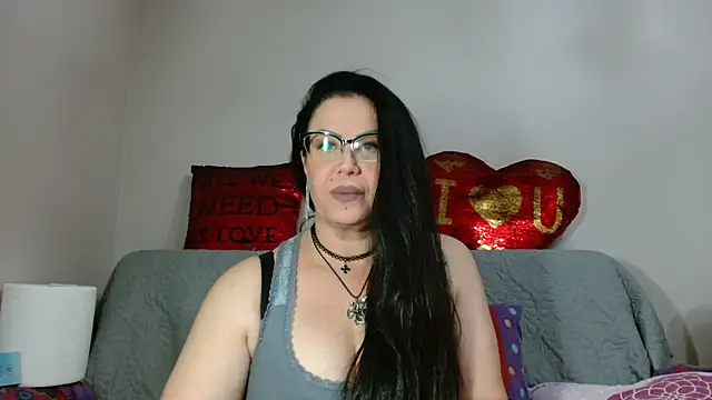 Snapshot of x__KHALEESI__x chatting on September 21, 7:37 pm x KHALEESI x online show from September 21, 7:37 pm