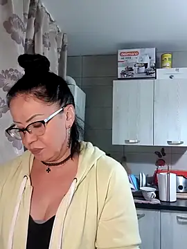 Snapshot of x__KHALEESI__x chatting on October 15, 3:45 pm x KHALEESI x online show from October 15, 3:45 pm