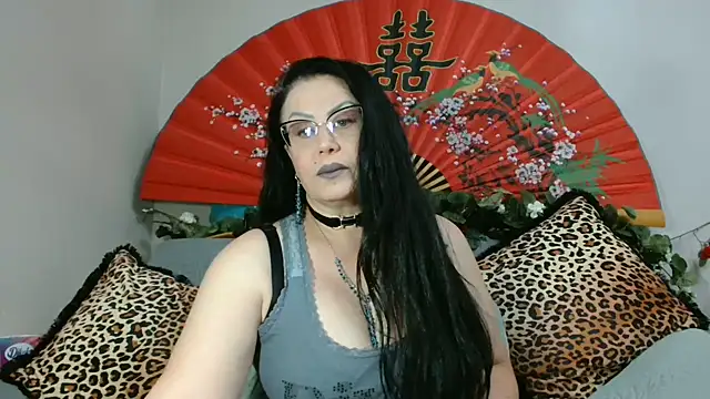 x  KHALEESI  x online show from June 8, 8:20 pm