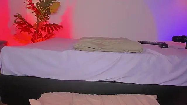 Snapshot of hot_booty_ chatting on December 3, 11:03 pm hot booty online show from December 3, 11:03 pm