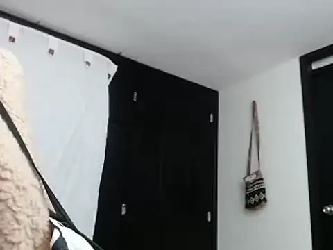 Sonialorens  online show from December 10, 9:11 pm