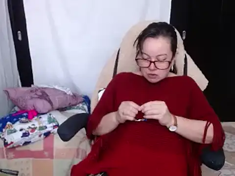 Sonialorens  online show from December 12, 12:44 pm