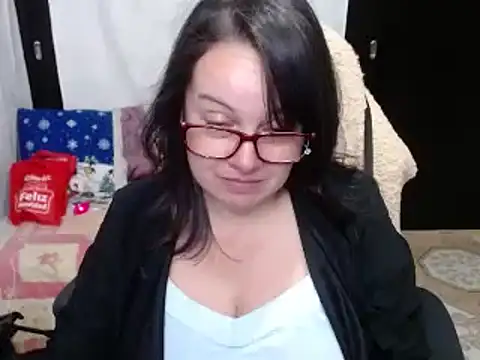 Sonialorens  online show from December 13, 10:34 pm