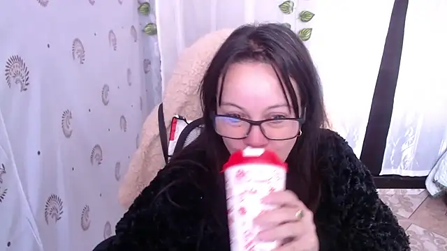 Sonialorens  online show from February 15, 2:55 pm