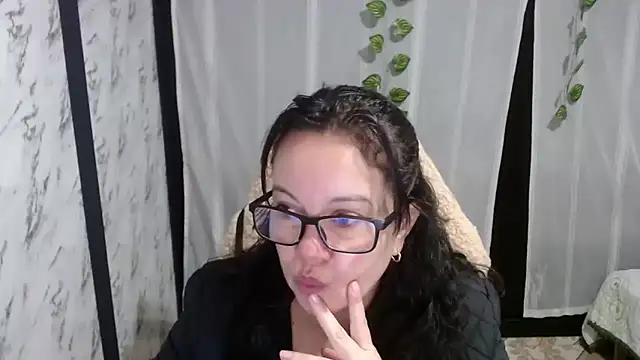 Sonialorens  online show from March 13, 12:02 pm