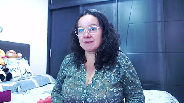 Sonialorens  online show from September 9, 4:17 pm