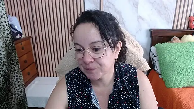 Sonialorens  online show from September 19, 9:26 pm