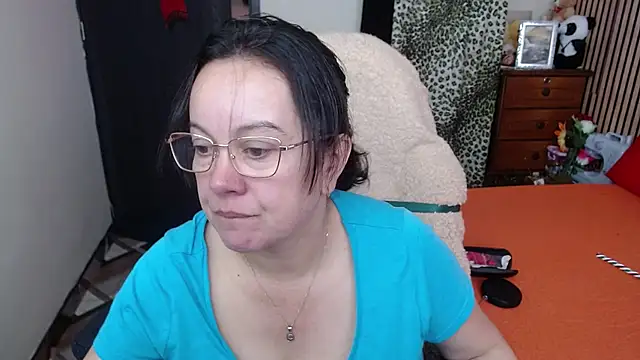 Sonialorens  online show from December 3, 2:59 pm