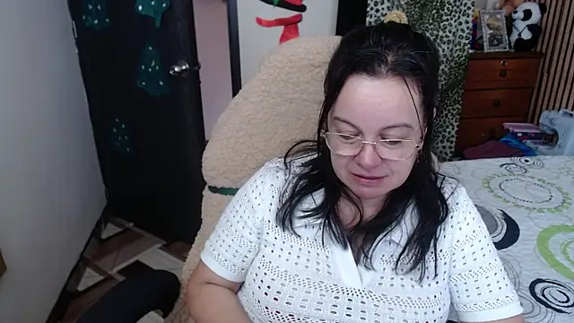 Sonialorens  online show from December 15, 3:38 pm